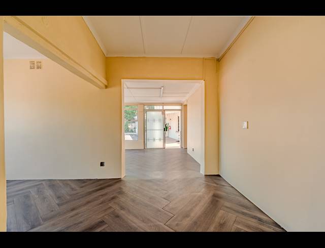 200M² OFFICE FOR SALE IN ESSENWOOD